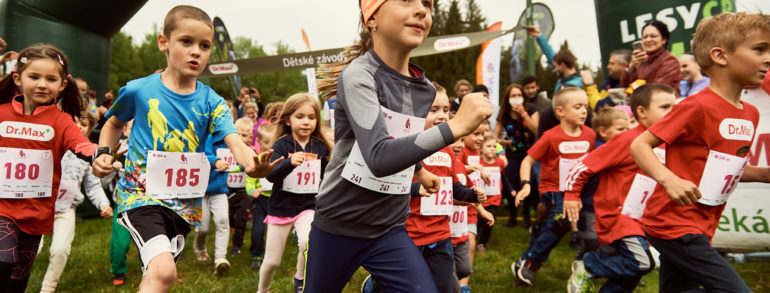 Běžecké Česko se dočkalo, odstartoval první velký závod pro veřejnost, zúčastnilo se ho 1 600 běžců